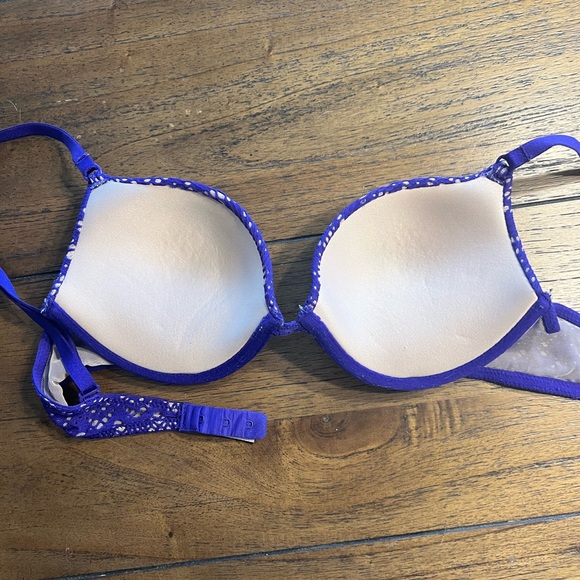 Victoria Secret Lace Push-Up Underwire Bra in Purple - Picture 2 of 3